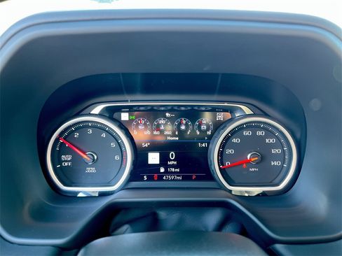 Used 2021 Chevrolet Suburban High Country image 11