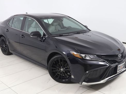 Used 2023 Toyota Camry XSE FWD image 16