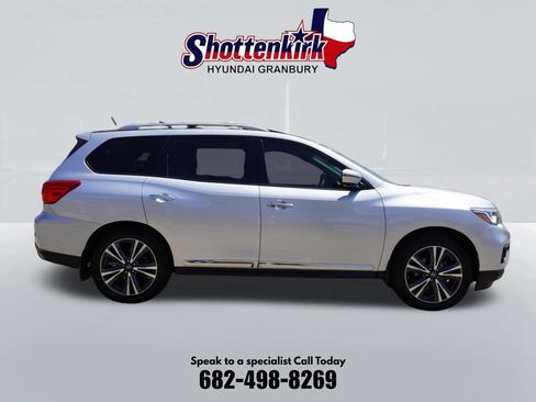 Used 2018 Nissan Pathfinder Platinum FWD image 5
