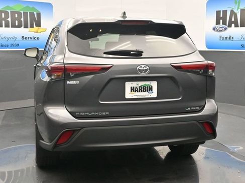 Used 2024 Toyota Highlander LE image 4