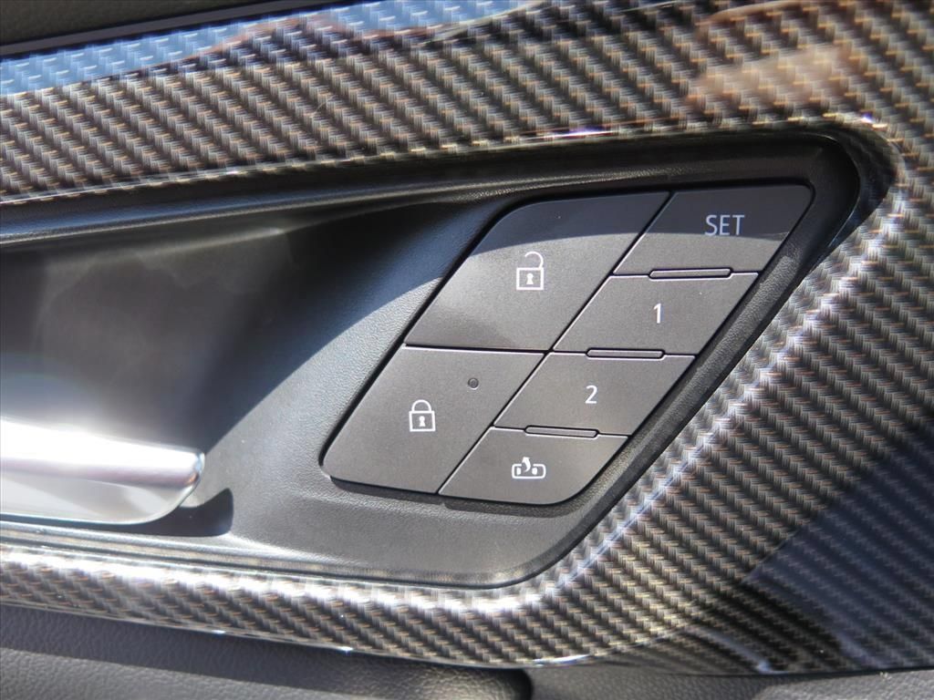 Used 2025 Chevrolet Traverse High Country FWD image 12