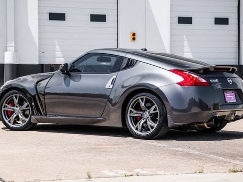 Used 2010 Nissan 370Z Touring w/ Sport Pkg RWD image 3