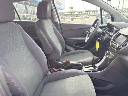 Certified 2020 Chevrolet Trax LS image 11