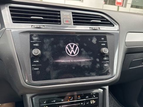 Used 2022 Volkswagen Tiguan SE AWD/4WD image 31