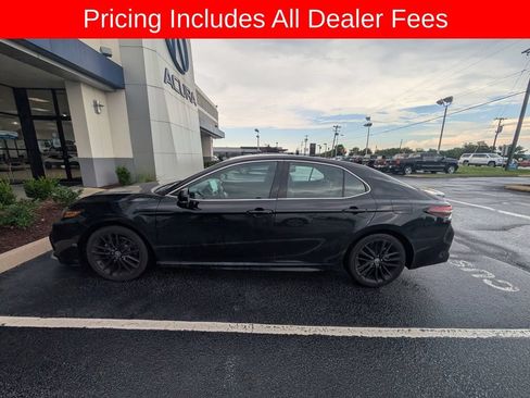 Used 2023 Toyota Camry XSE FWD image 4