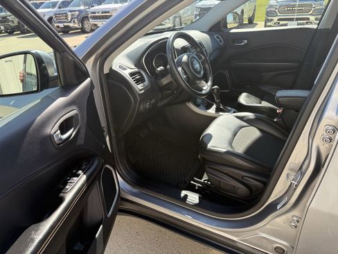 Used 2018 Jeep Compass Latitude w/ Cold Weather Group image 5