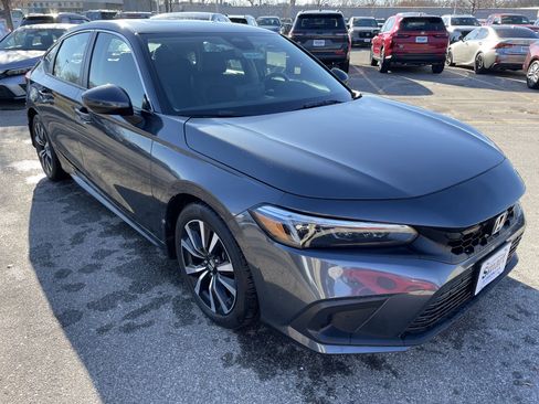 Certified 2024 Honda Civic EX-L image 3