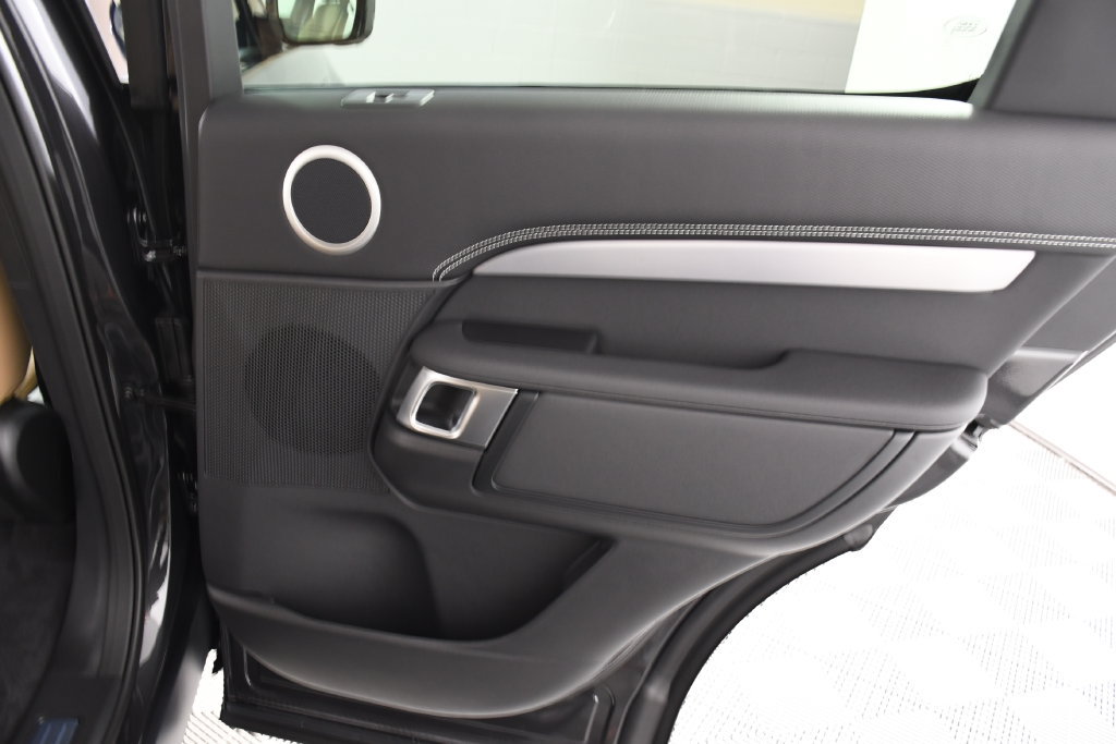Certified 2026 Land Rover Discovery Limited Edition AWD/4WD image 21