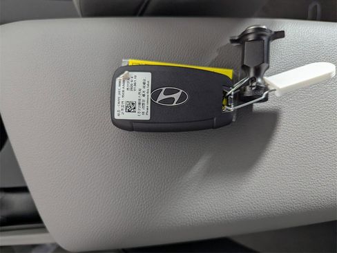 New 2025 Hyundai Elantra SE image 28