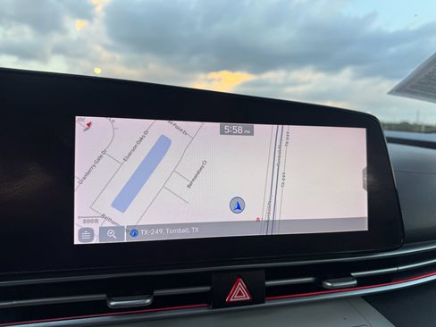 Used 2021 Hyundai Elantra Limited image 20