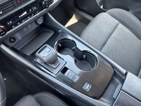 Used 2025 Nissan Rogue SV FWD image 43