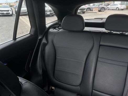 Used 2025 Mercedes-Benz GLB 250 4MATIC image 40