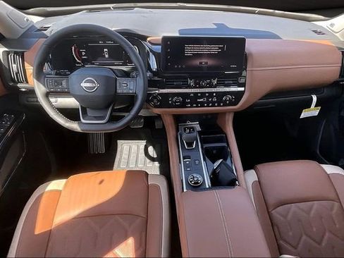 New 2026 Nissan Pathfinder Platinum image 5