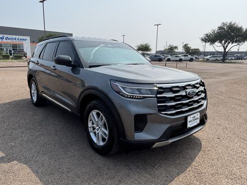 Certified 2025 Ford Explorer Active RWD image 5