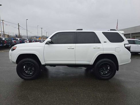 Used 2022 Toyota 4Runner SR5 Premium image 2