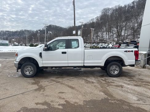 Used 2022 Ford F250 XL w/ Power Equipment Group image 4