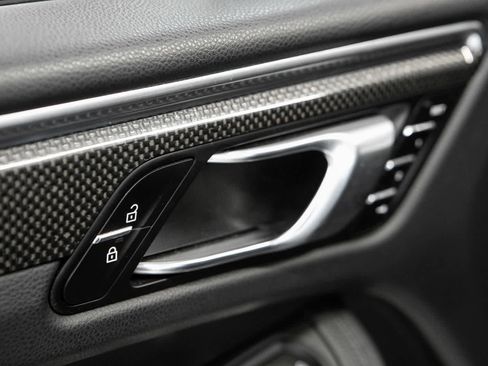 Certified 2023 Porsche Macan S AWD/4WD image 21
