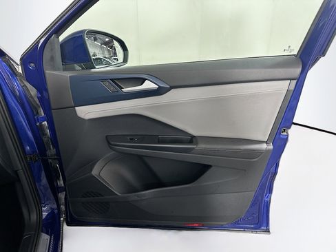 Used 2024 Volkswagen Taos SE image 31