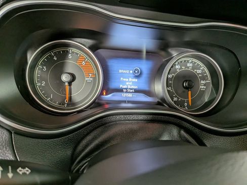 Used 2019 Jeep Cherokee Limited AWD/4WD image 22
