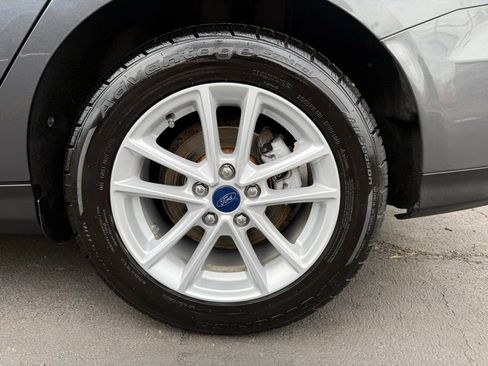 Used 2017 Ford Focus SE FWD image 29