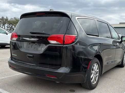 Used 2023 Chrysler Voyager LX image 4