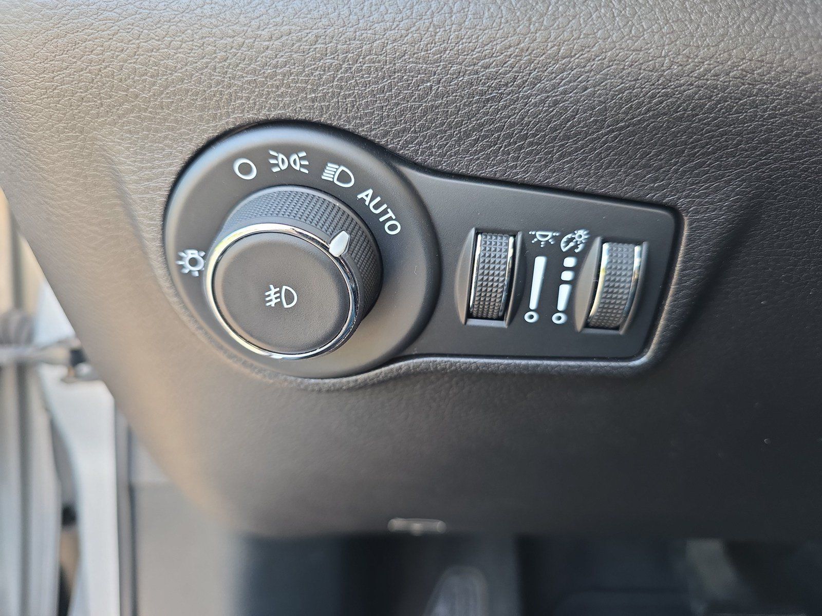 Used 2024 Jeep Compass Latitude AWD/4WD image 23