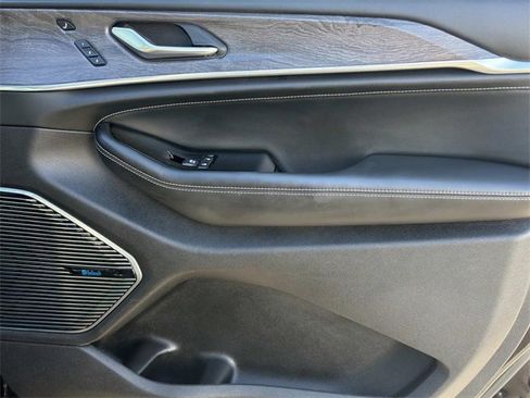 Used 2023 Jeep Grand Cherokee Overland w/ Luxury Tech Group IV image 6