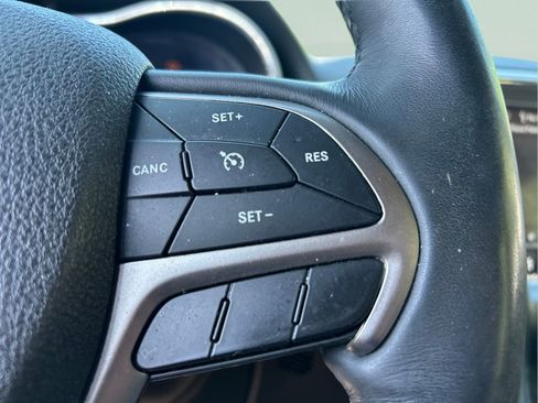 Used 2018 Jeep Grand Cherokee Altitude RWD image 15