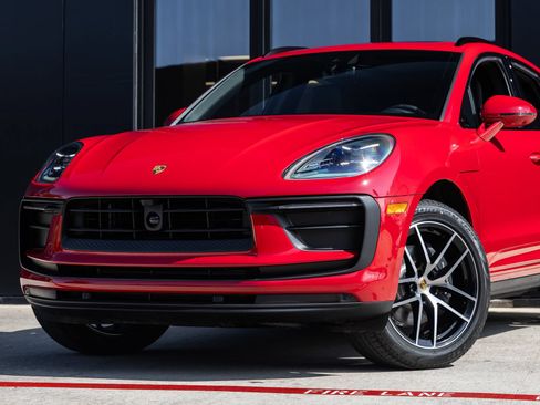New 2026 Porsche Macan AWD/4WD image 7