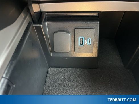 Certified 2022 Ford Explorer Platinum w/ Equipment Group 601A image 37