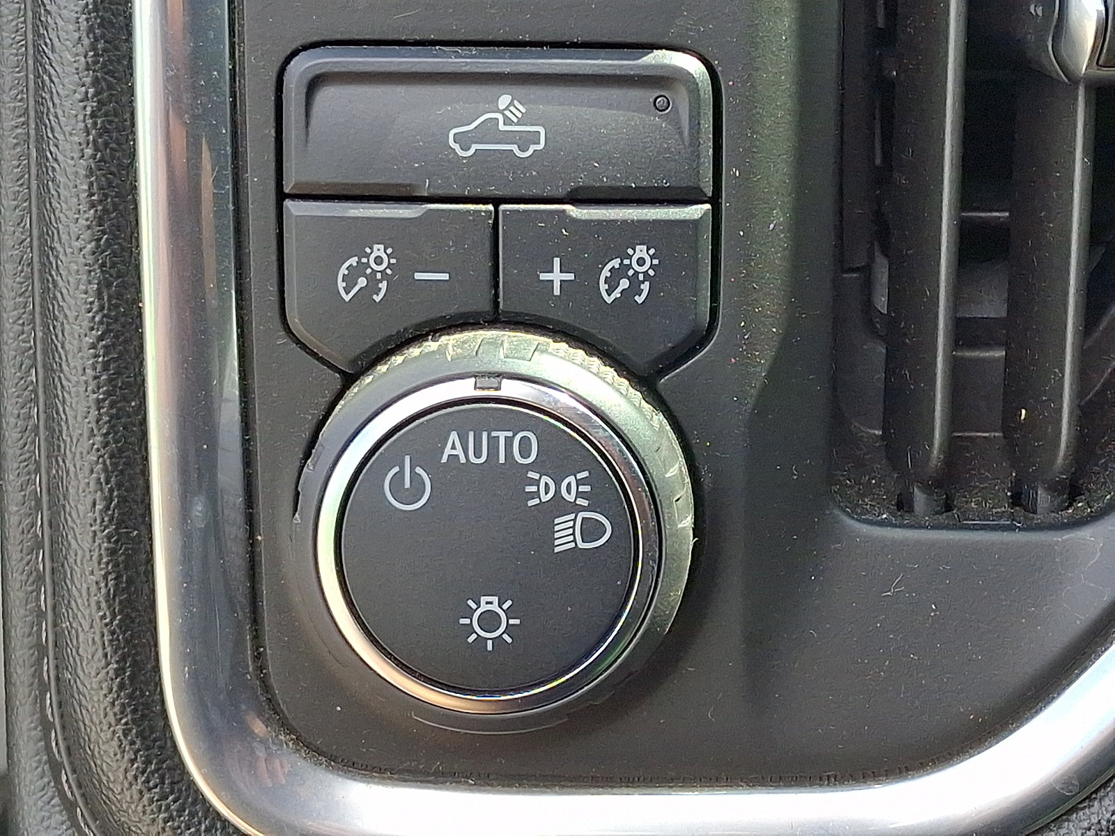 Used 2020 Chevrolet Silverado 1500 LT AWD/4WD image 24
