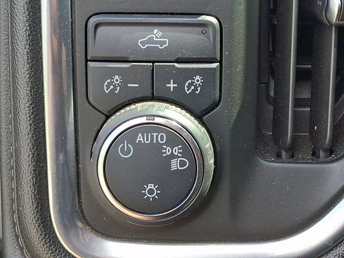 Used 2020 Chevrolet Silverado 1500 LT AWD/4WD image 24