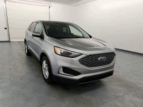 Used 2023 Ford Edge SEL image 2