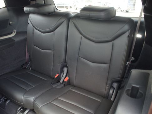 Used 2024 Cadillac XT6 Luxury w/ LPO, Floor Liner Package AWD/4WD image 16