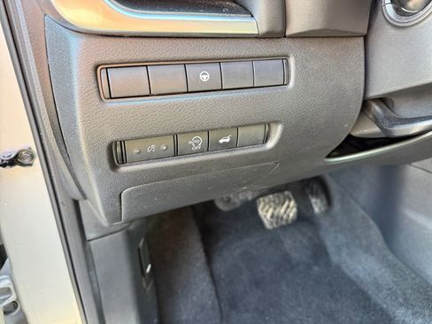 Used 2024 Nissan Rogue SV image 23