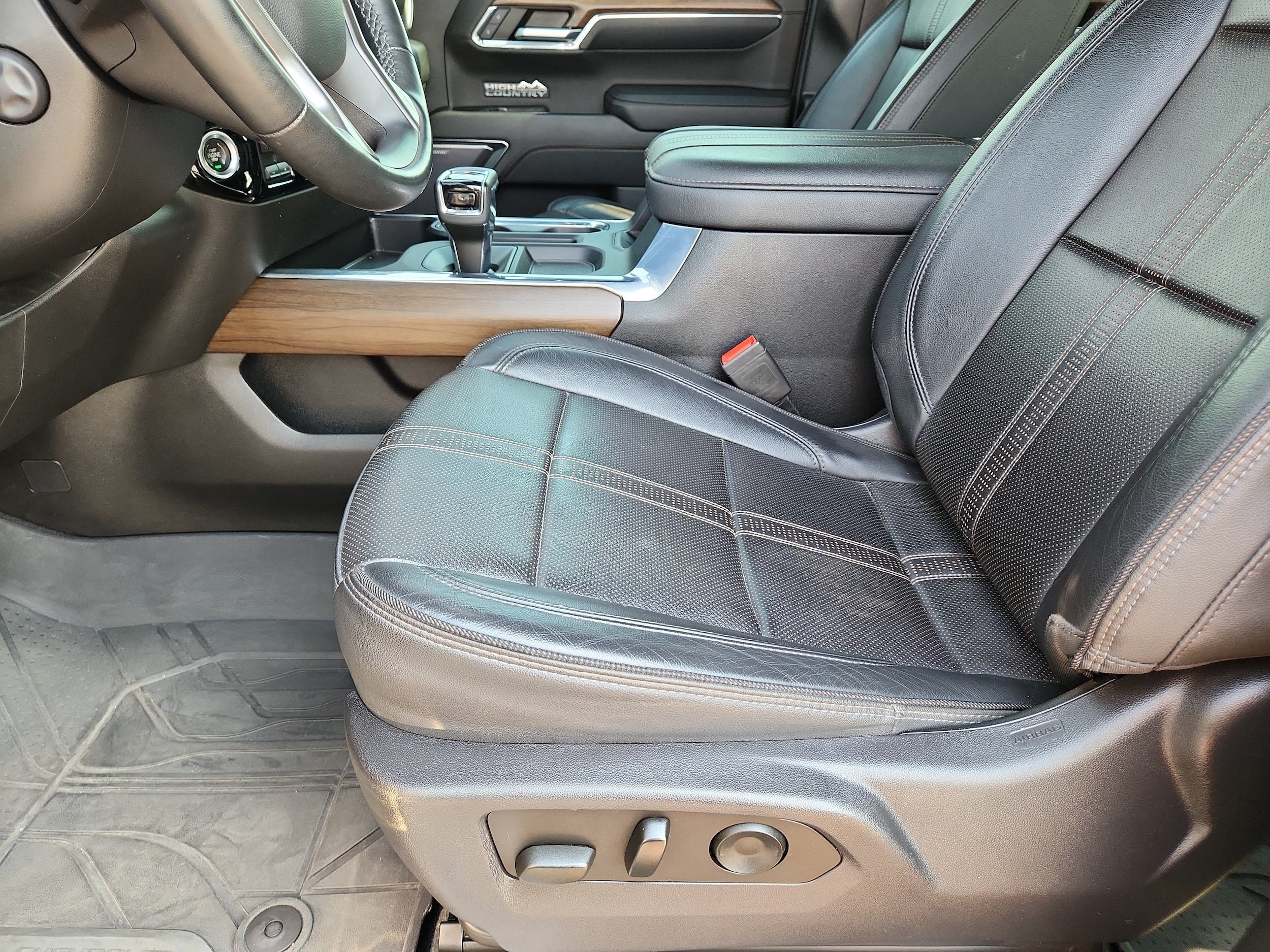 Used 2023 Chevrolet Silverado 1500 High Country w/ High Country Premium Package AWD/4WD image 10