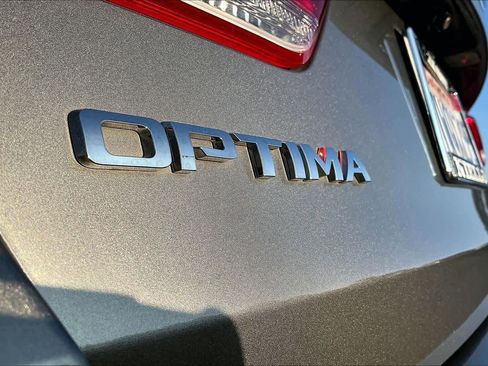 Used 2017 Kia Optima EX image 11