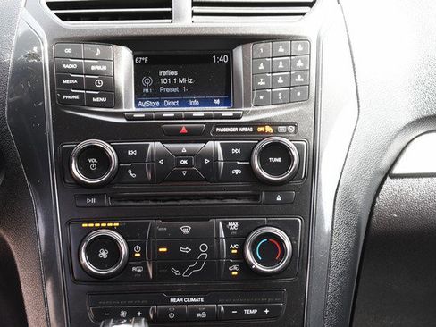 Used 2017 Ford Explorer XLT image 19