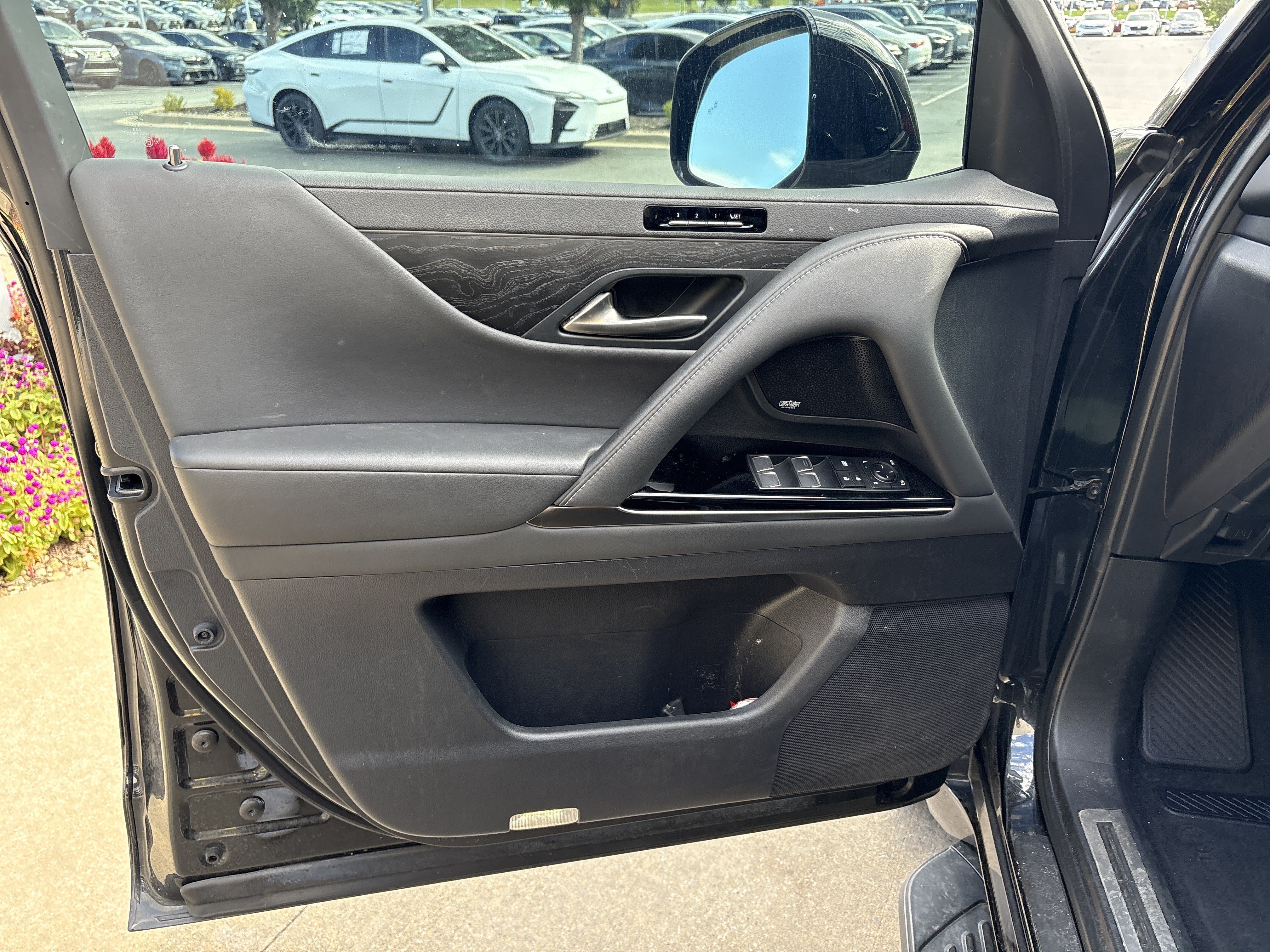 Used 2024 Lexus LX 600 4WD w/ Appearance Package image 14