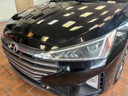 Used 2019 Hyundai Elantra SE w/ Cargo Package FWD image 9