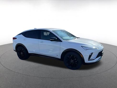 Used 2025 Buick Envista Sport Touring image 2