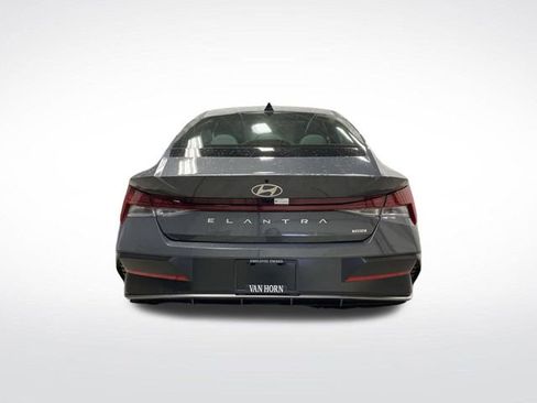 New 2025 Hyundai Elantra Limited image 15