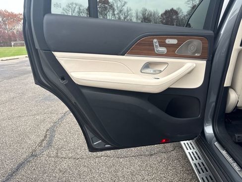 Used 2023 Mercedes-Benz GLS 580 4MATIC image 13
