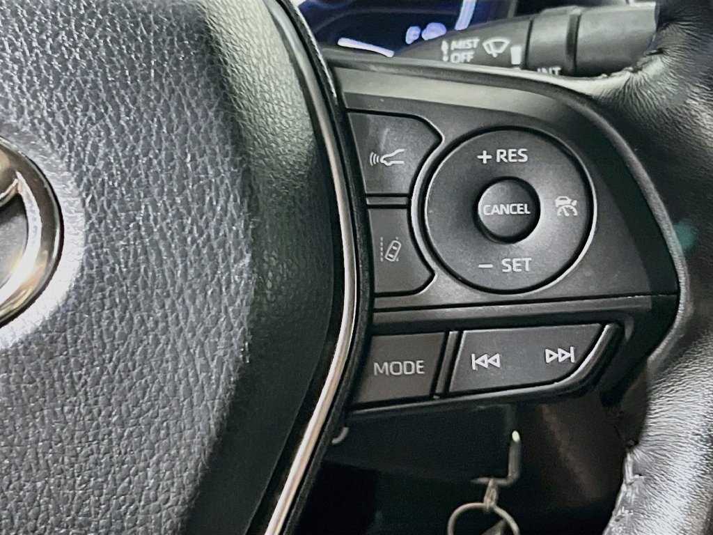 Used 2019 Toyota Camry SE FWD image 17