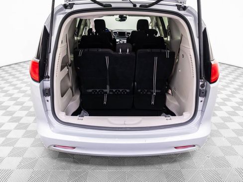 Used 2023 Chrysler Voyager LX image 32