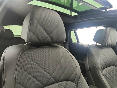 Used 2024 BMW X6 xDrive40i w/ Premium Package image 23
