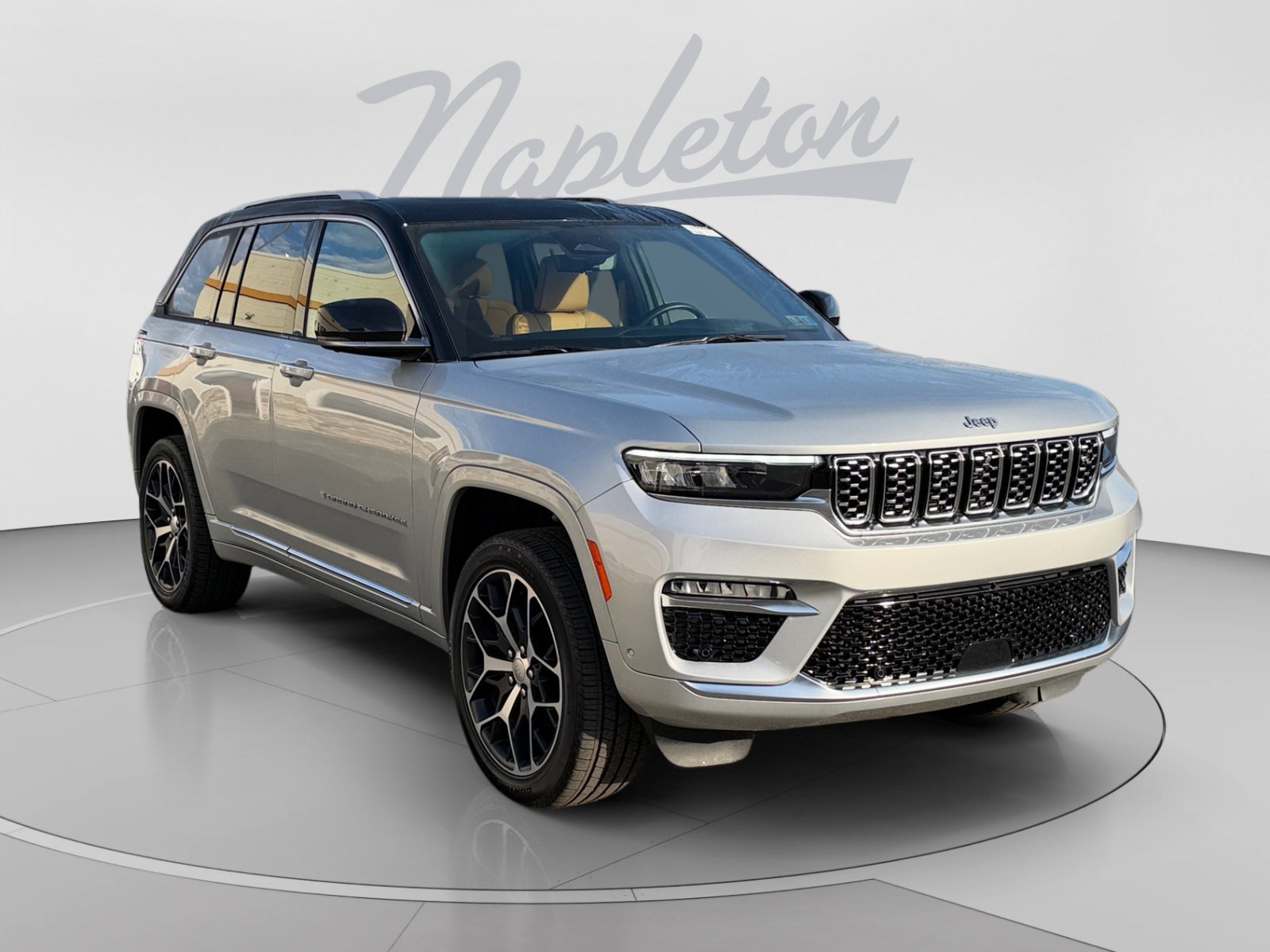Used 2023 Jeep Grand Cherokee Summit AWD/4WD image 8