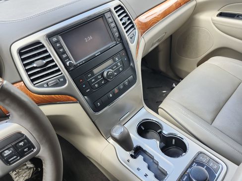 Used 2012 Jeep Grand Cherokee Overland AWD/4WD image 31