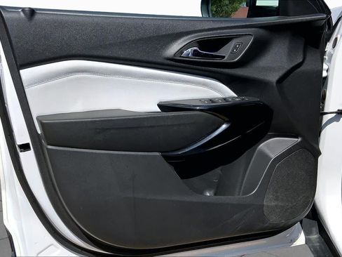 Used 2025 Chevrolet Trax LT FWD image 22