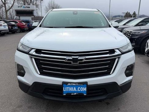 Used 2023 Chevrolet Traverse LT image 2